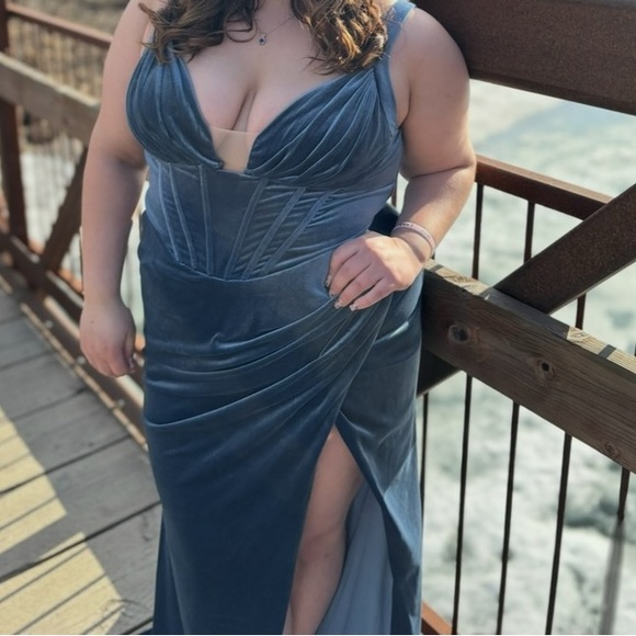 Dresses & Skirts - Elegant Blue Velvet Evening Gown - Sleeveless V-Neck with Thigh Slit